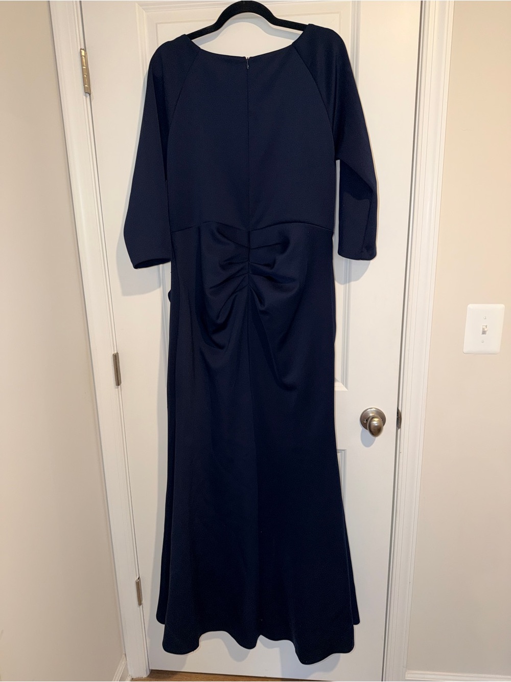 Xscape Elegant Navy V-Neck Maxi Dress with 3/4 Sleeves - Picture 6 of 8